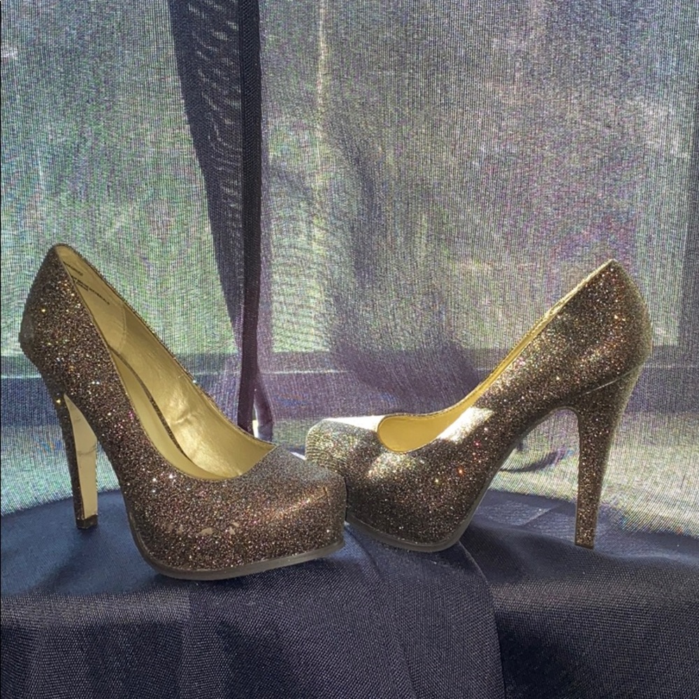 Glitter pumps